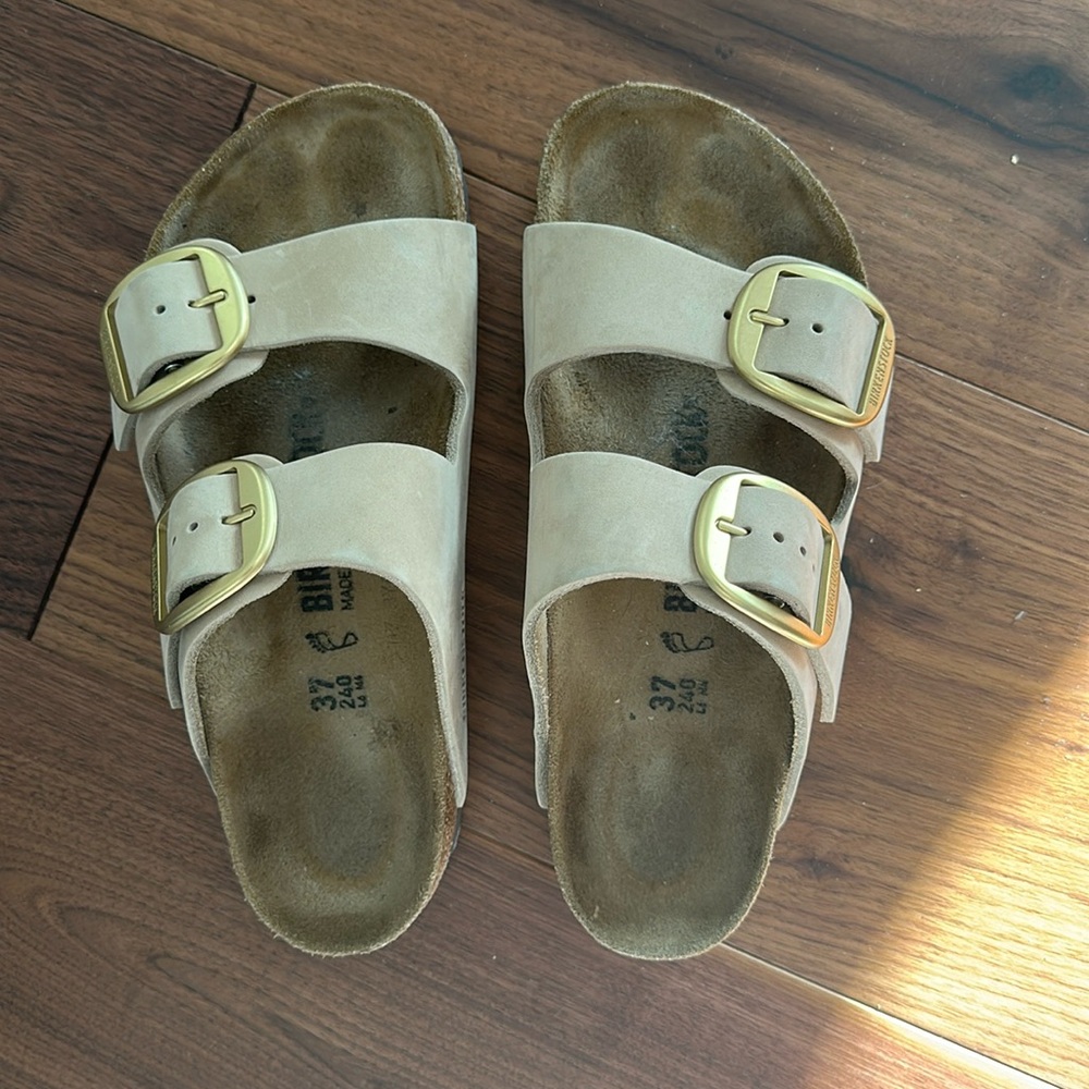 Birkenstocks sandcastle beige Arizona leather size 37. Only worn once.